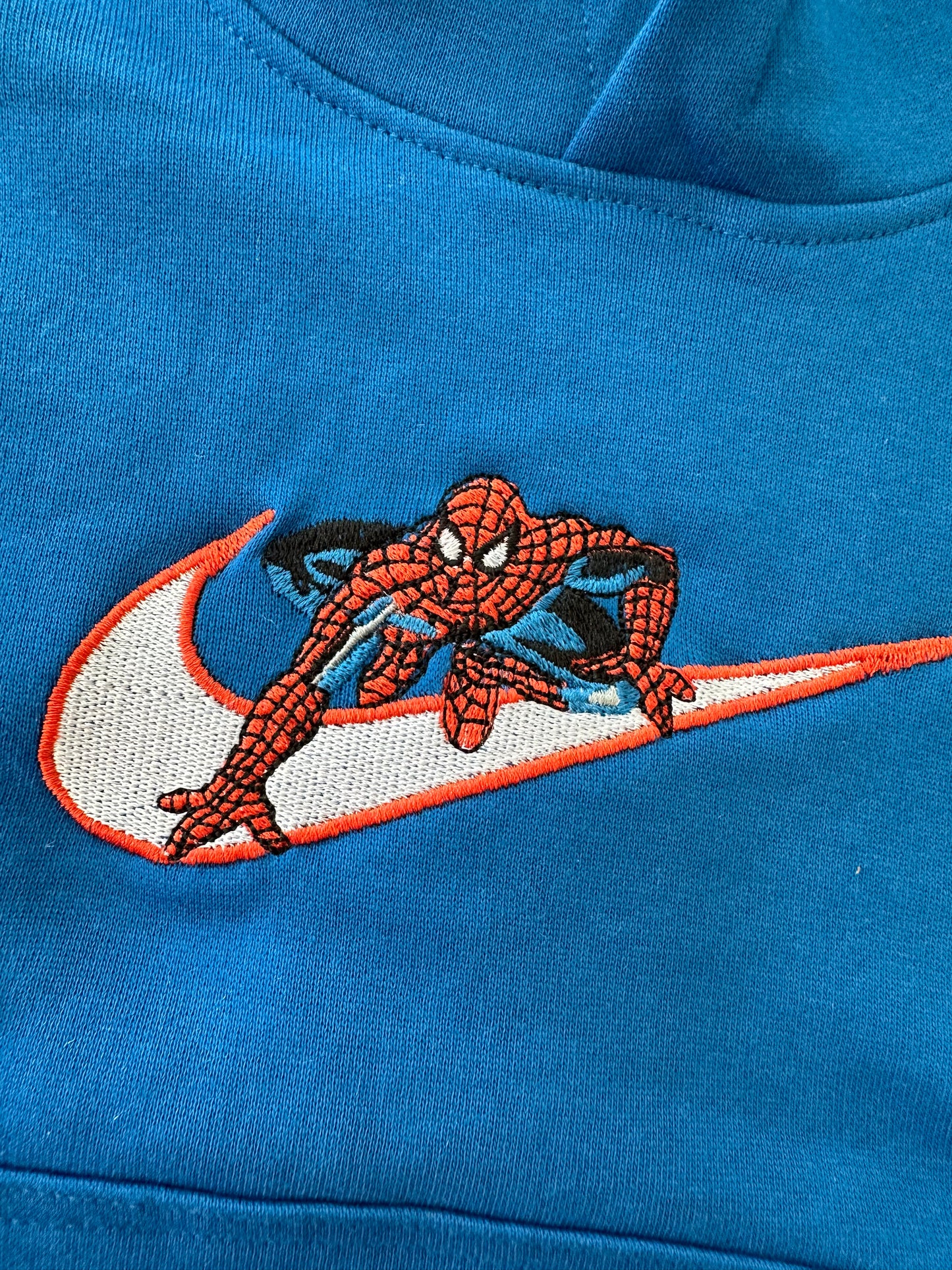 Sweat brodé inspiré Spiderman